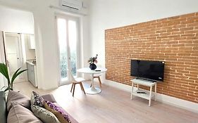 Petite Deva - Central Loft With Balcony